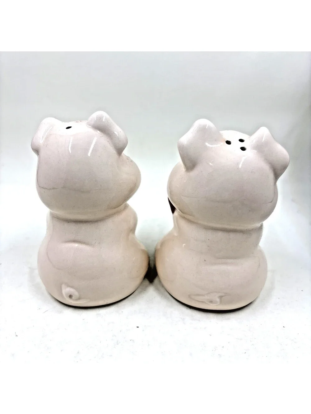 Pigs in Love Salt and Pepper Shaker Set Gloss Finish Farm Animal 3.5”